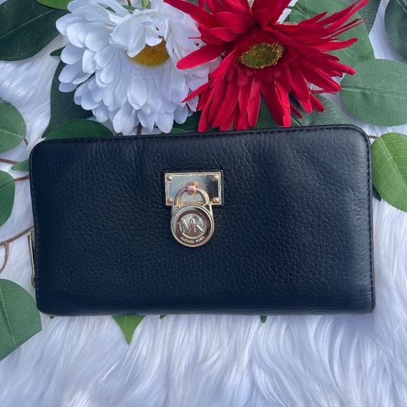 Michael Kors Handbags - Michael Kors Bifold Black Leather Zip Wallet